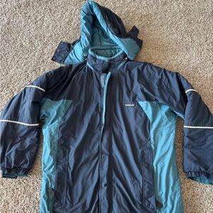 Patagonia Blue Puffer Jacket with Hood and Water-Resistant Material